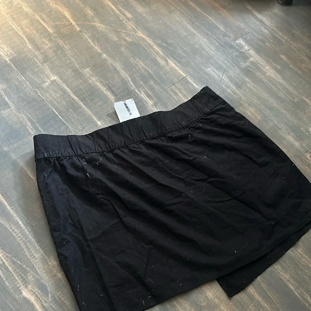 NWT H&M Mini Asymmetrical Cargo Skirt‎ in Black Size Small